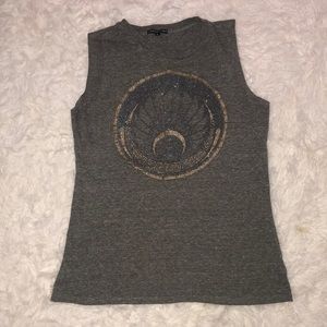 Sleeveless T-shirt